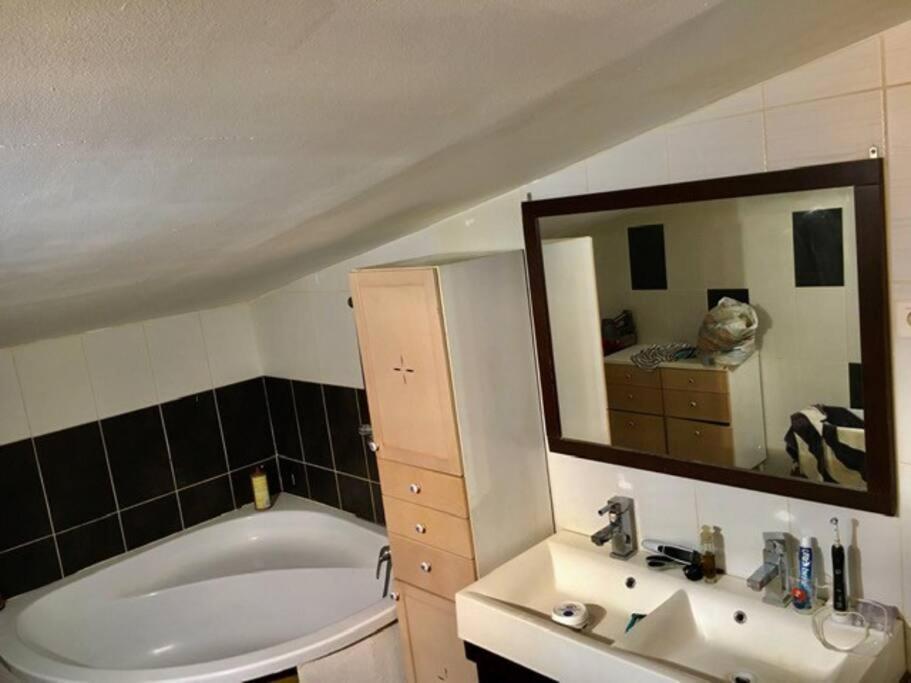 Le Depot Appartement Du Canal 80M2 A Champvert Exterior foto